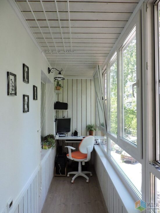 Ремонт отделка обшивка остекление балкона.